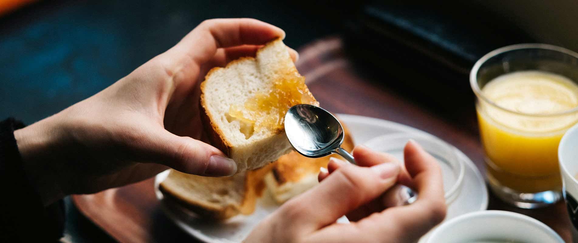 Área de servicio y restaurante cafetería